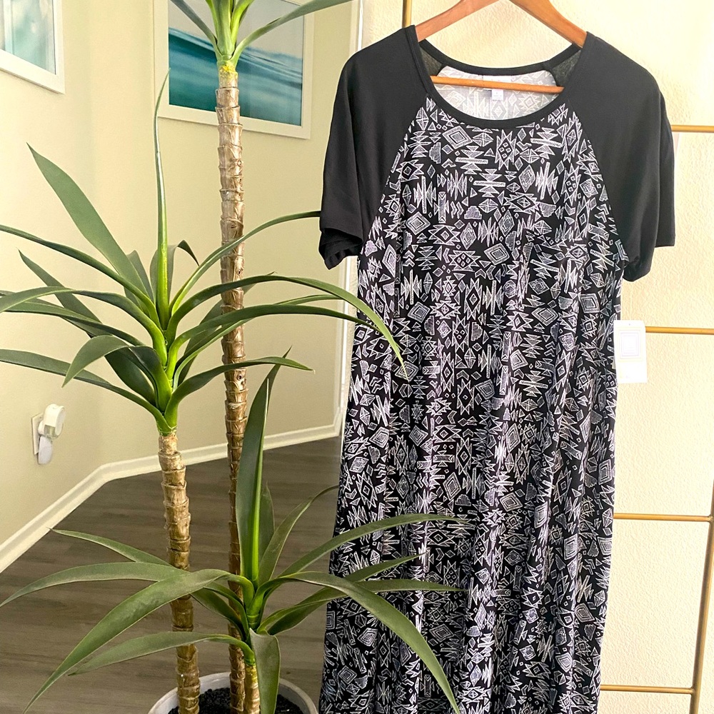 LulaRoe Large Carly Dress B&W Baseball sleeve